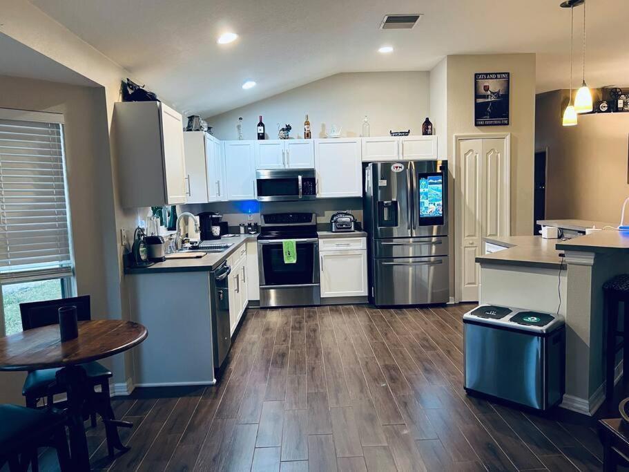 Ruskin Fl Private 2 Bdrm 1 Bath Suite Common Areas Shared With Host And Cat Exterior photo